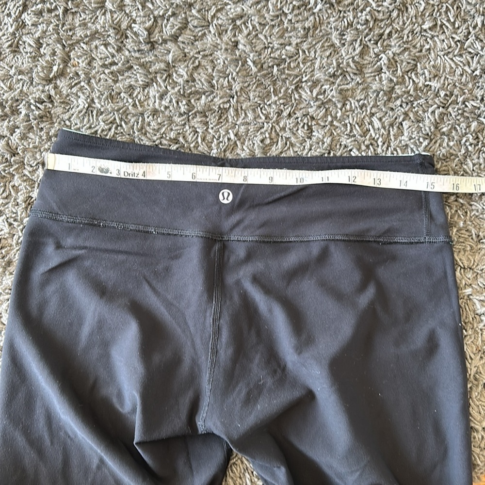 Lululemon Black Reversible Capri Leggings Teal Size 10 - Picture 9 of 10